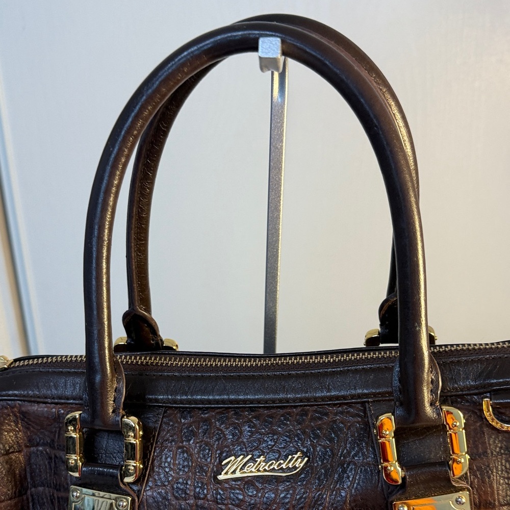 Metro City Brown Leather Tote Bag - Picture 12 of 16